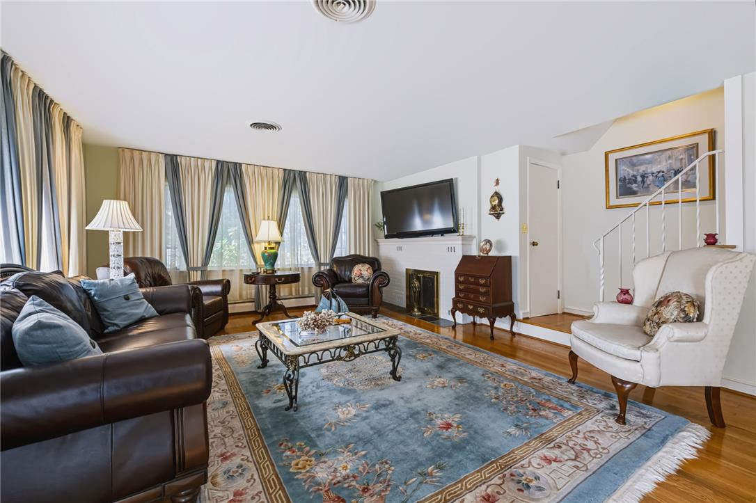 203 Vine Street Property Photo 4