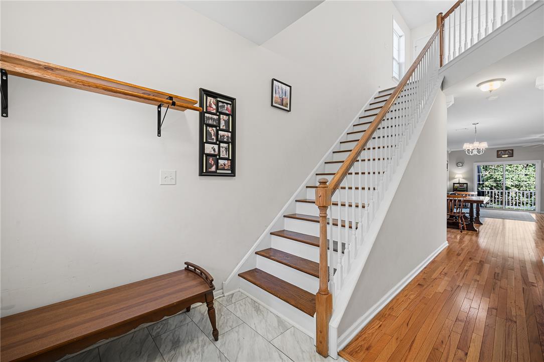 1537 Crest Park Court Property Photo 4