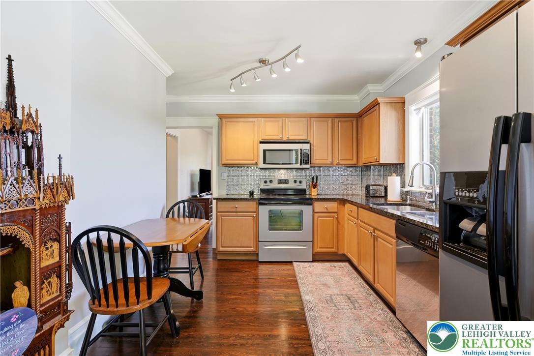 626 Scholl Avenue Property Photo 11