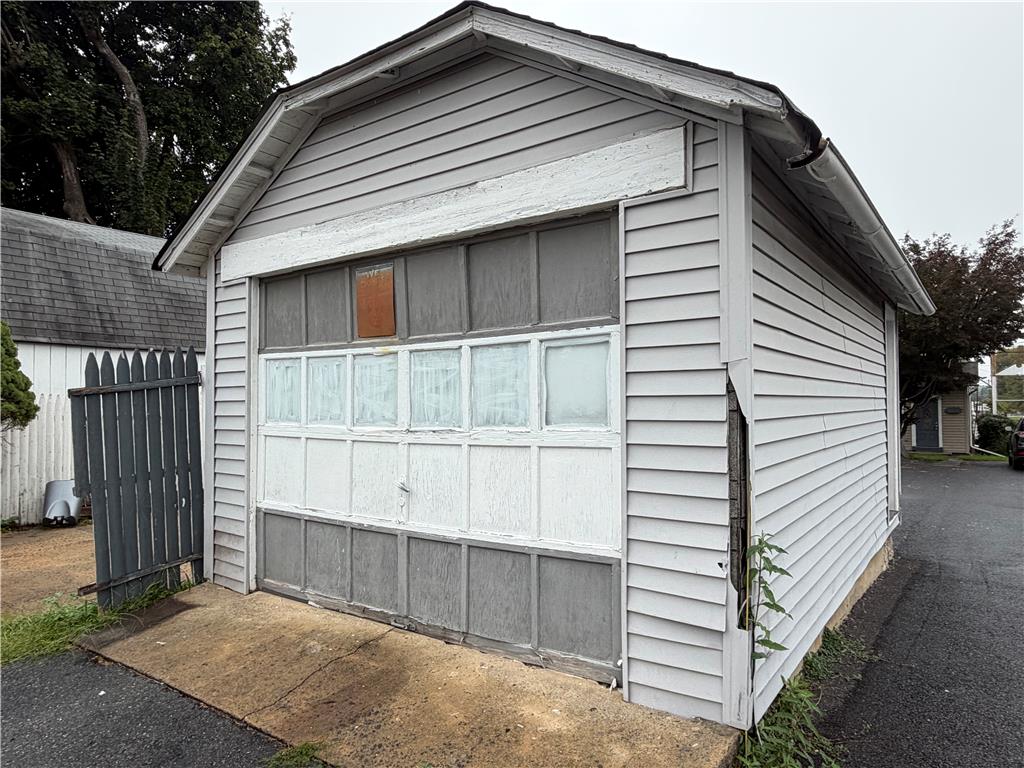 302 East Fairview Street Property Photo 5