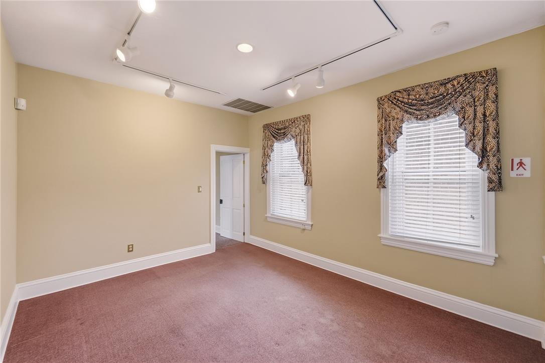 14 West Market Street Property Photo 14