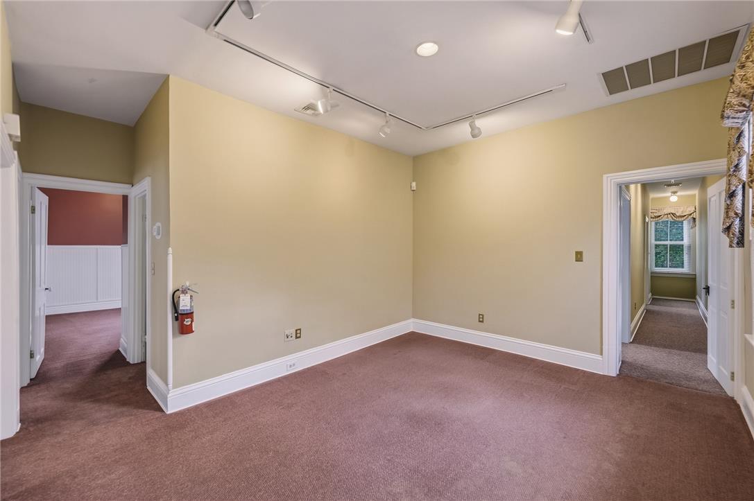 14 West Market Street Property Photo 15