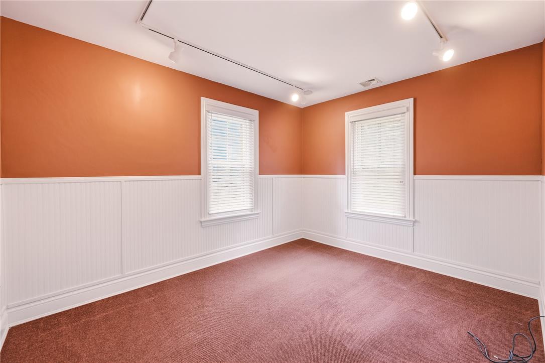 14 West Market Street Property Photo 17