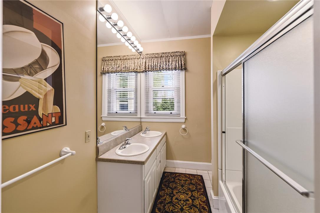 14 West Market Street Property Photo 19