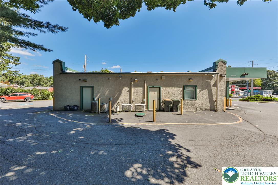 6626 Main Street Property Photo 5