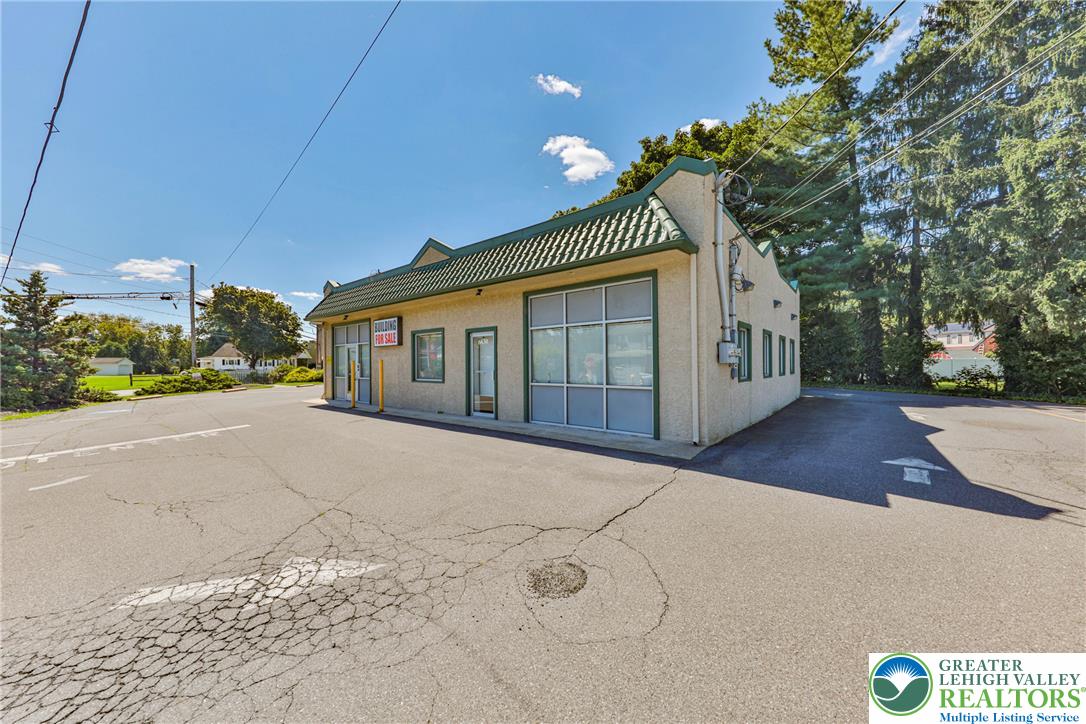 6626 Main Street Property Photo 7