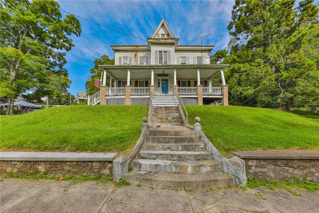 425 Spring Property Photo 1