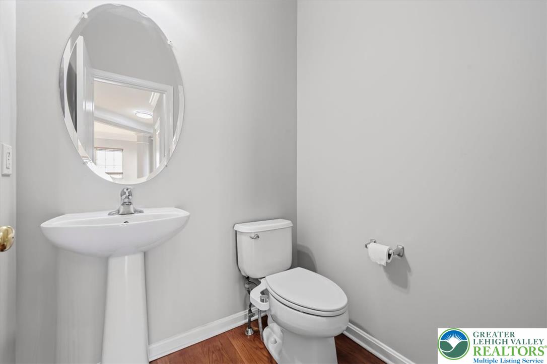 1884 Emerald Drive Property Photo 10