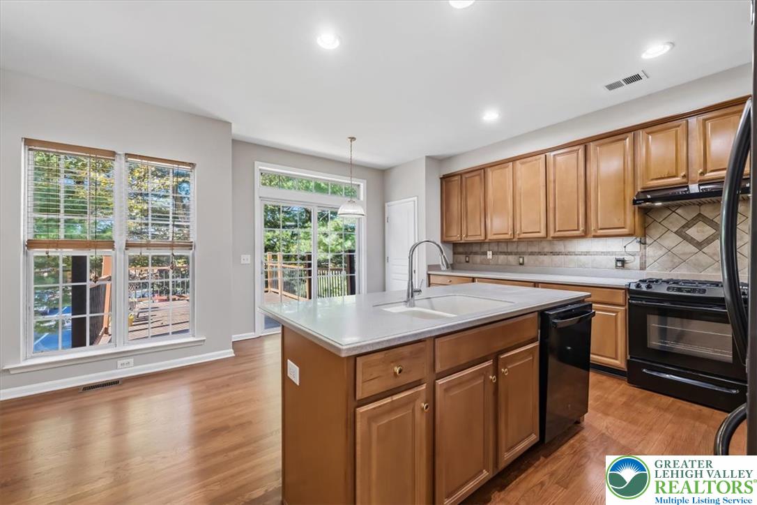 1884 Emerald Drive Property Photo 12