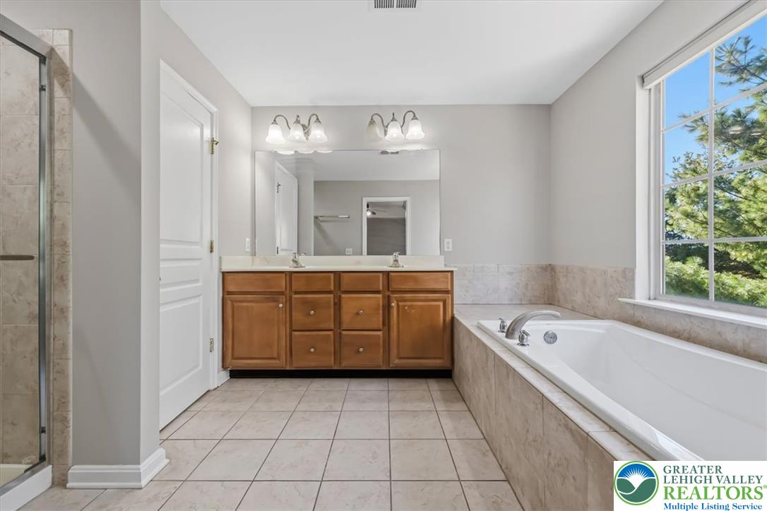 1884 Emerald Drive Property Photo 23