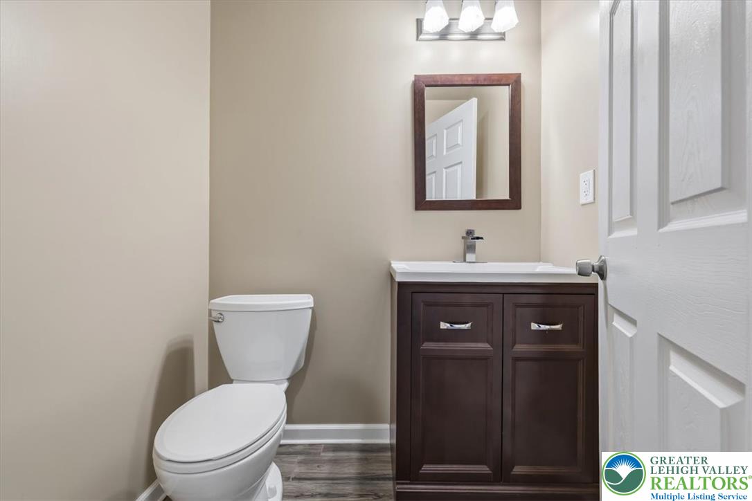 1884 Emerald Drive Property Photo 41