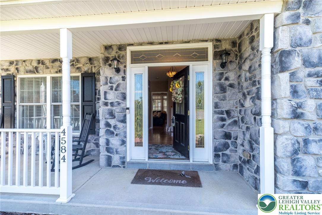 4584 Shadowstone Drive Property Photo 5