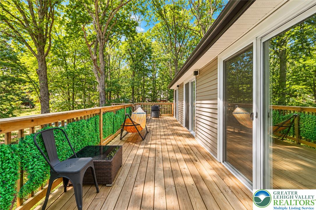 245 Somerset Drive Property Photo 4