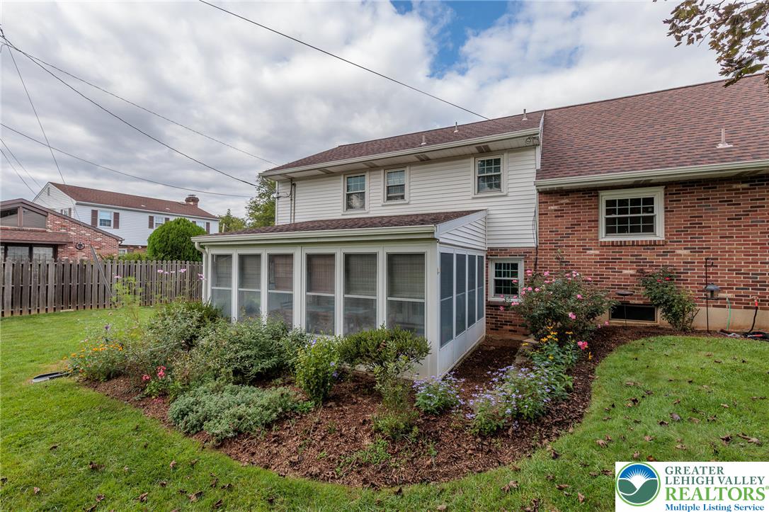 924 Liberty Street Property Photo 4