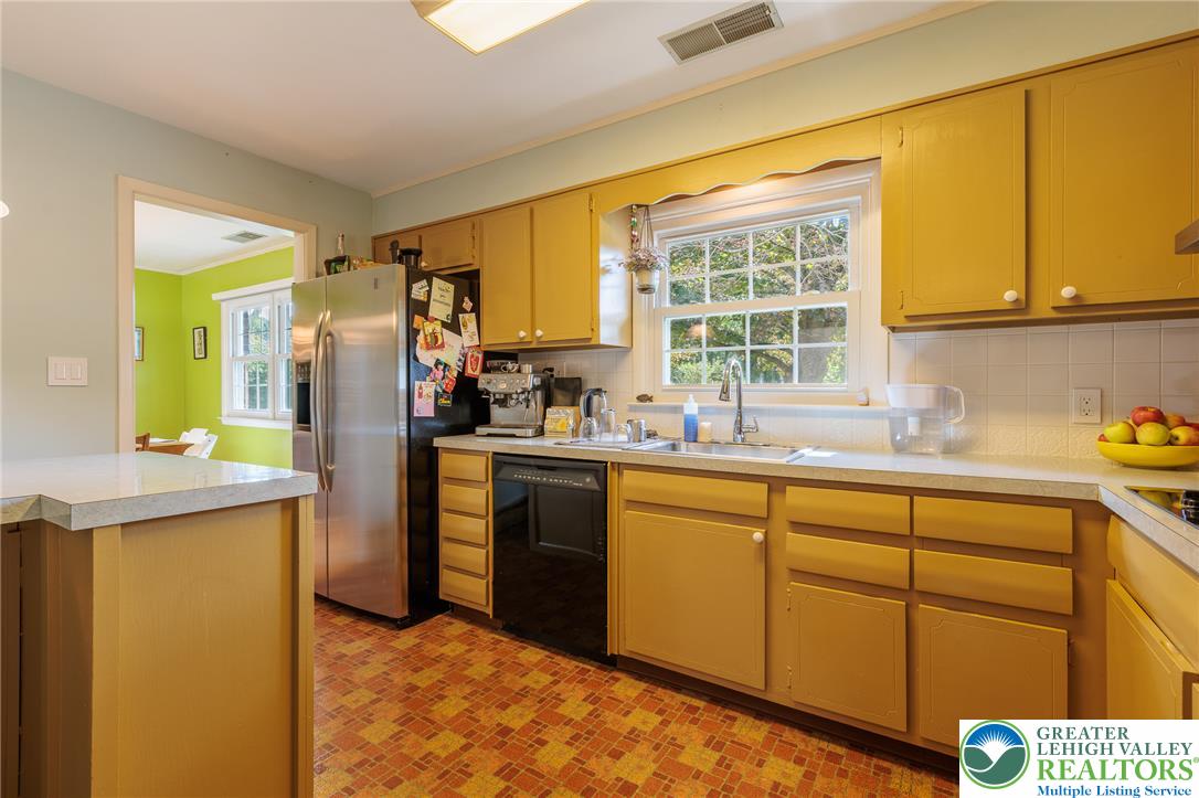 924 Liberty Street Property Photo 13