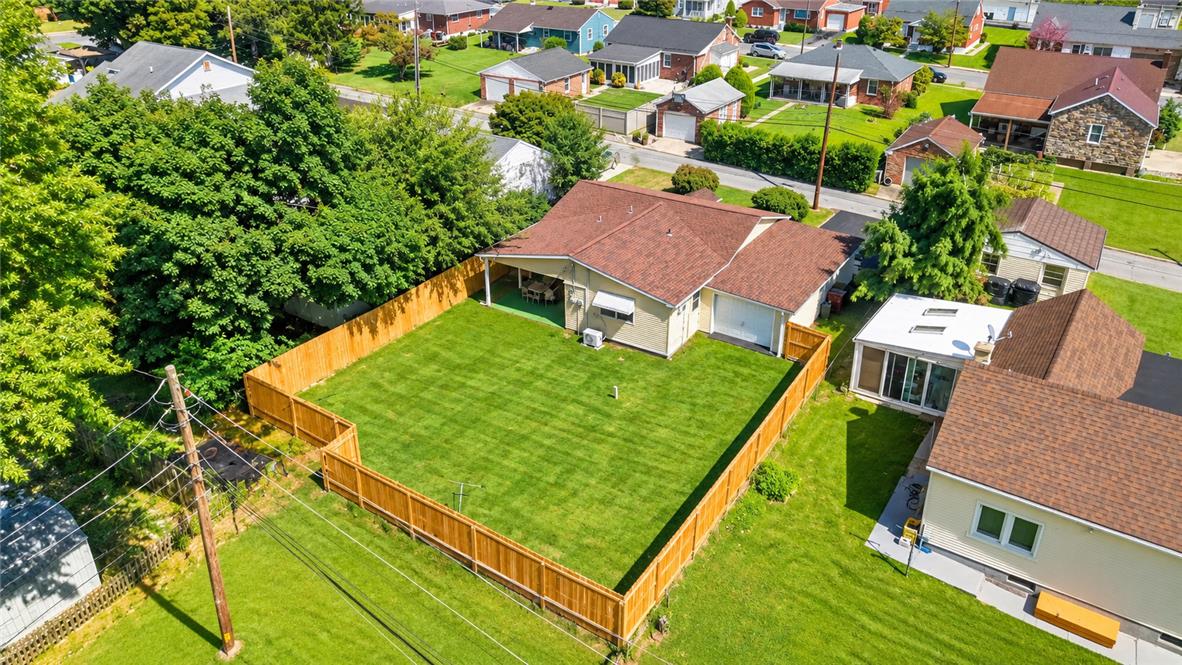 350 Maple Street Property Photo 3