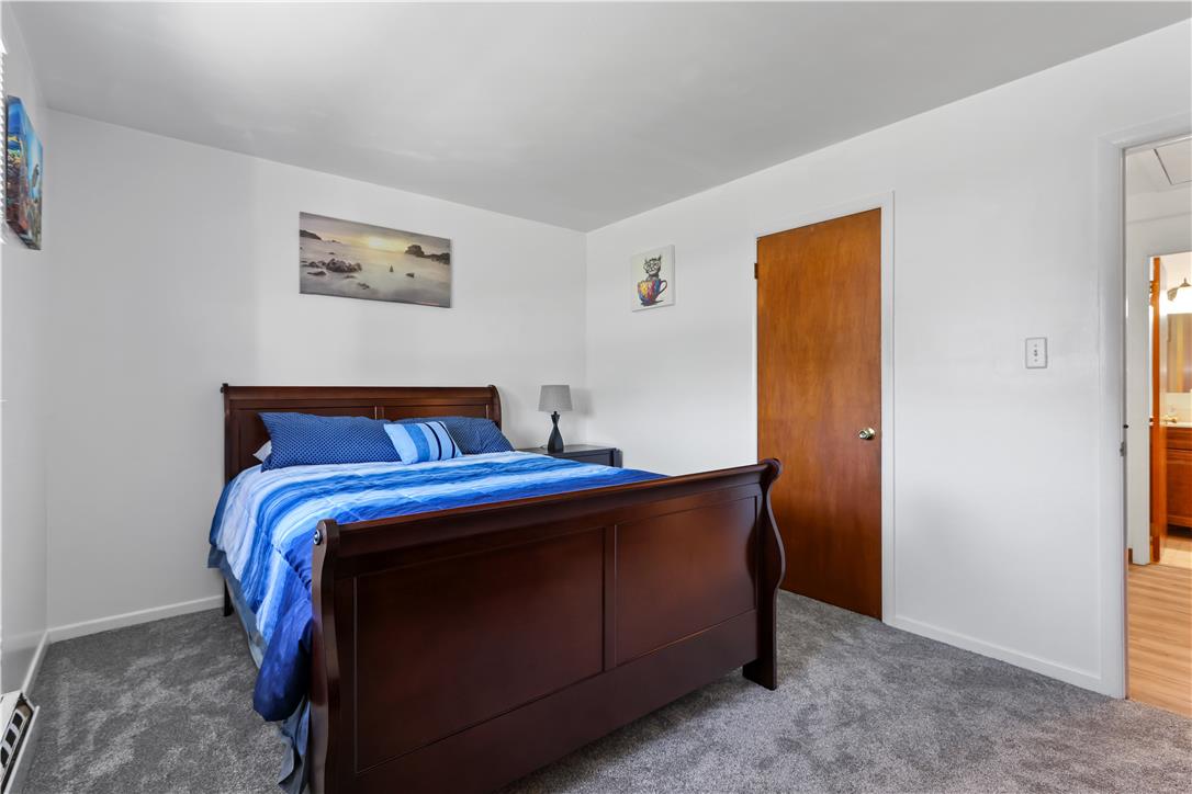 350 Maple Street Property Photo 20