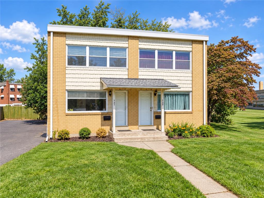 727 West Emaus Avenue Property Photo 4