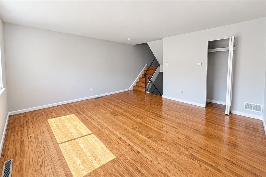 727 West Emaus Avenue Property Photo 6