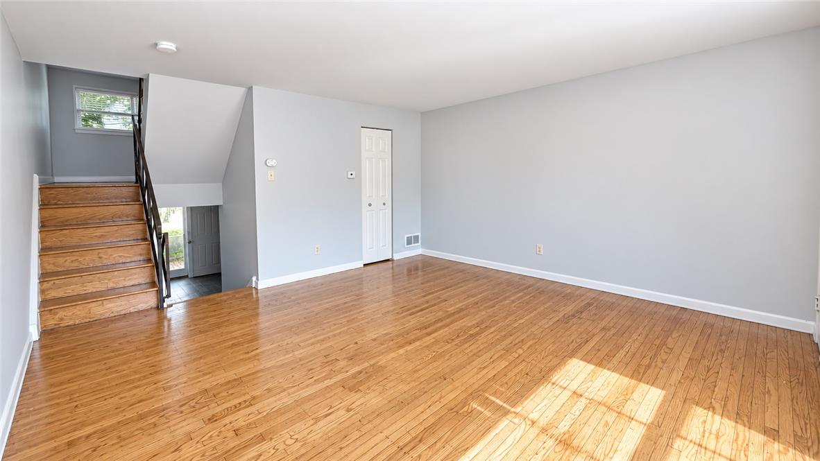 727 West Emaus Avenue Property Photo 7