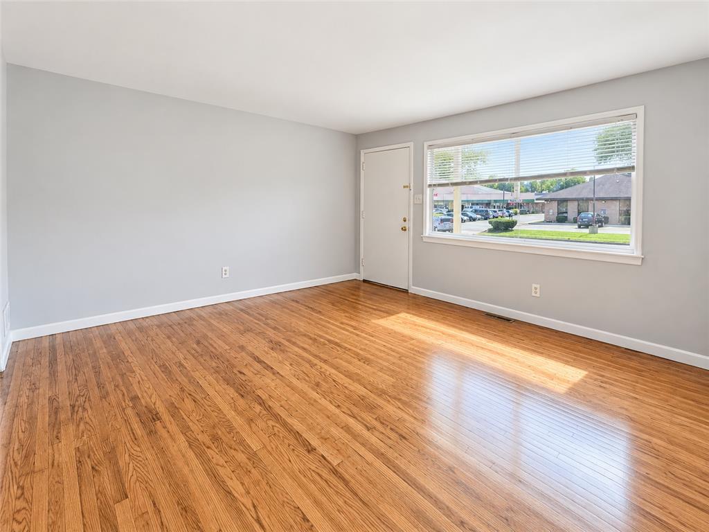 727 West Emaus Avenue Property Photo 8