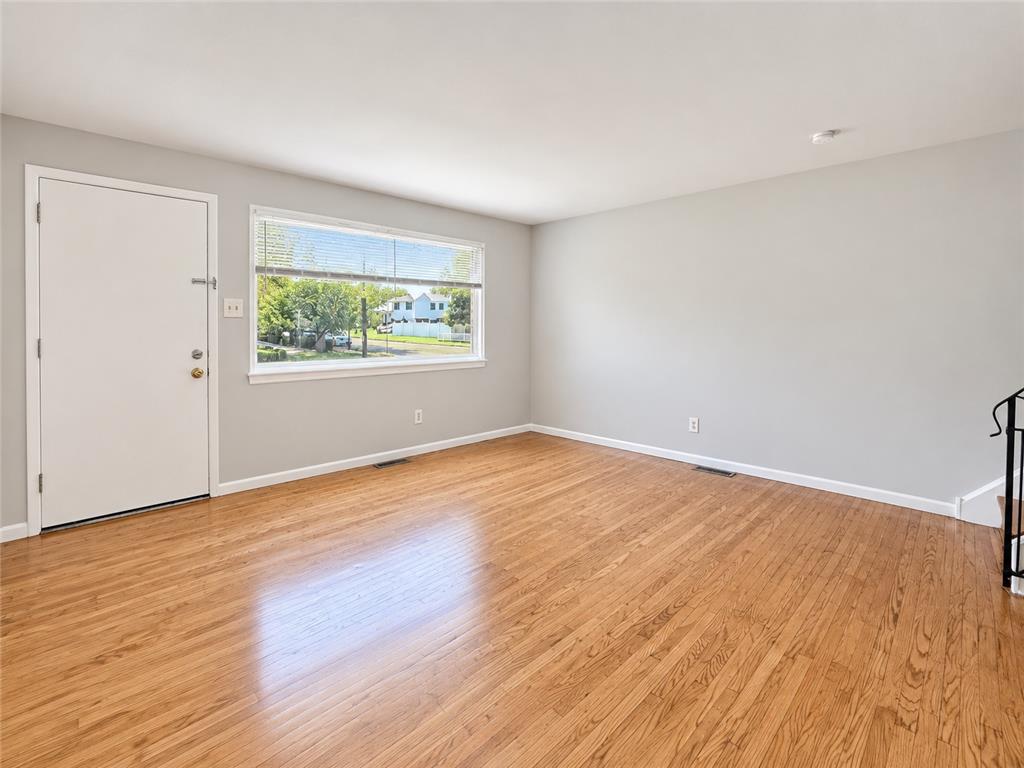 727 West Emaus Avenue Property Photo 9
