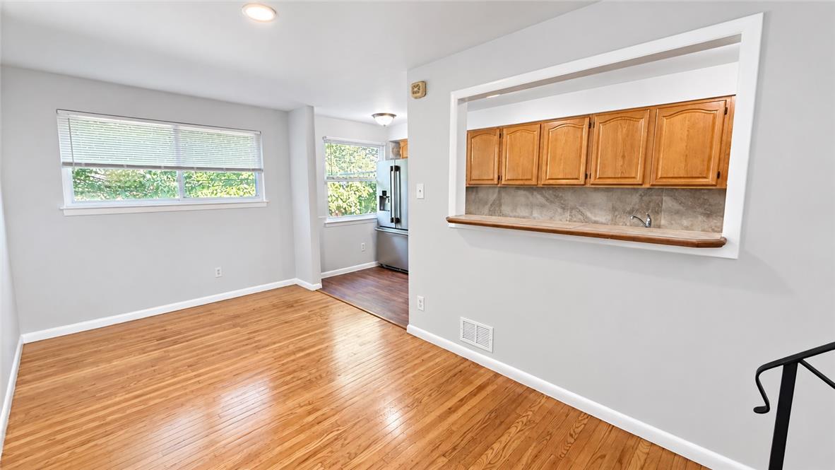 727 West Emaus Avenue Property Photo 11