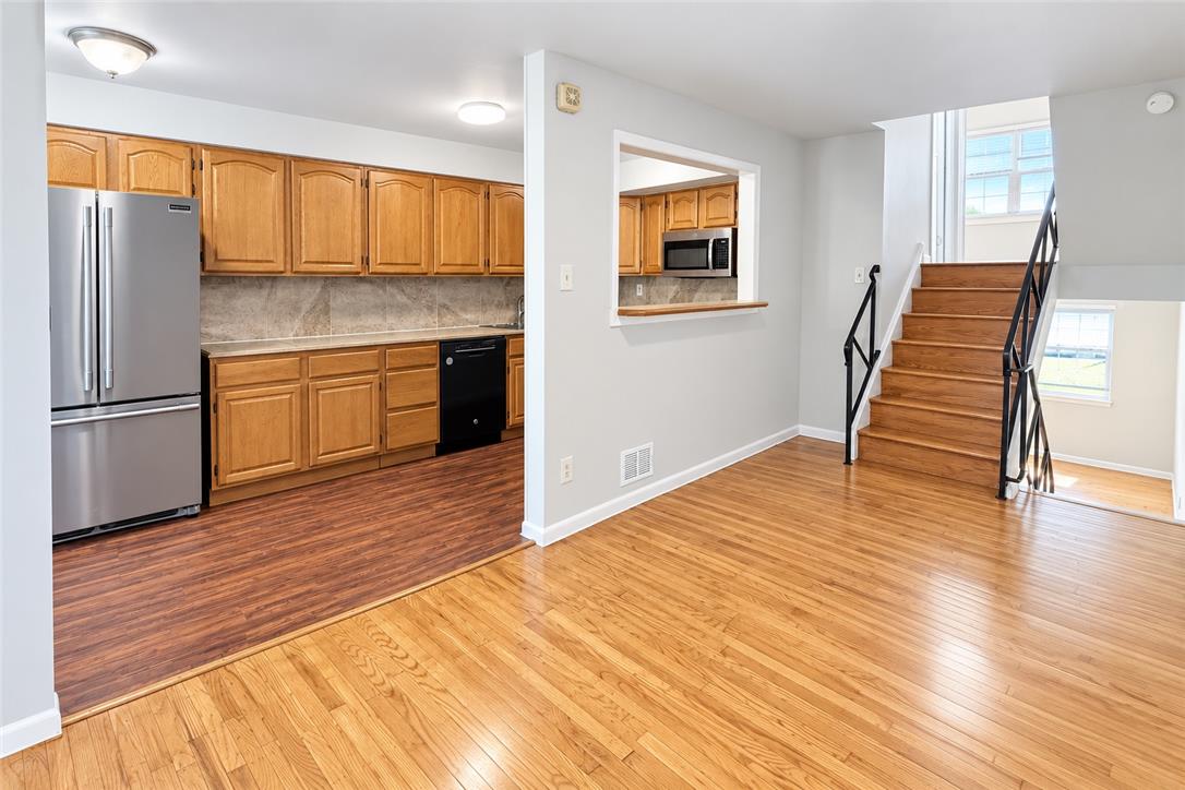 727 West Emaus Avenue Property Photo 12