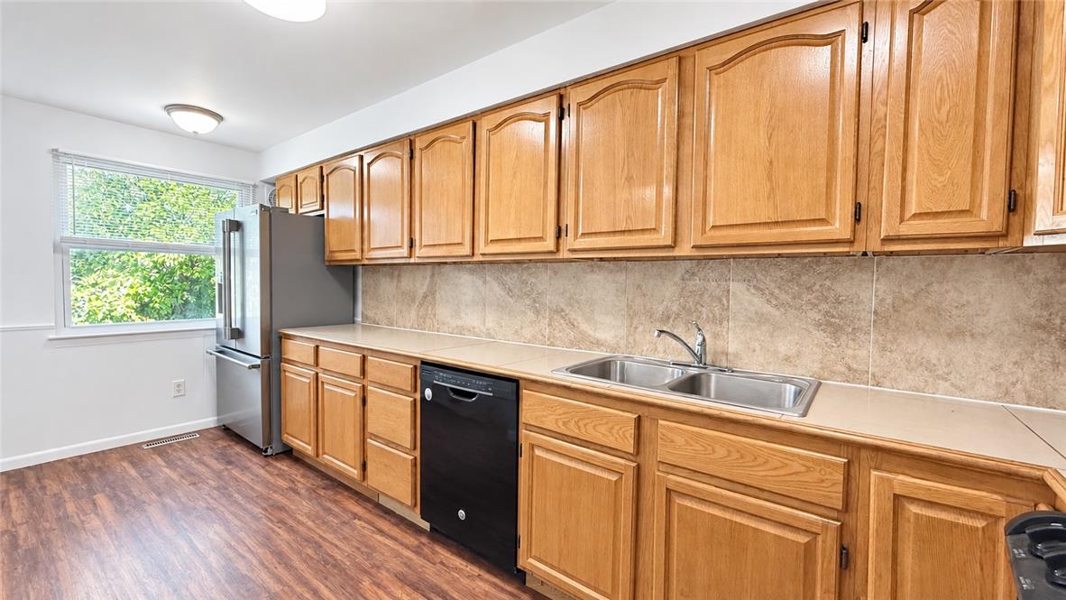727 West Emaus Avenue Property Photo 15