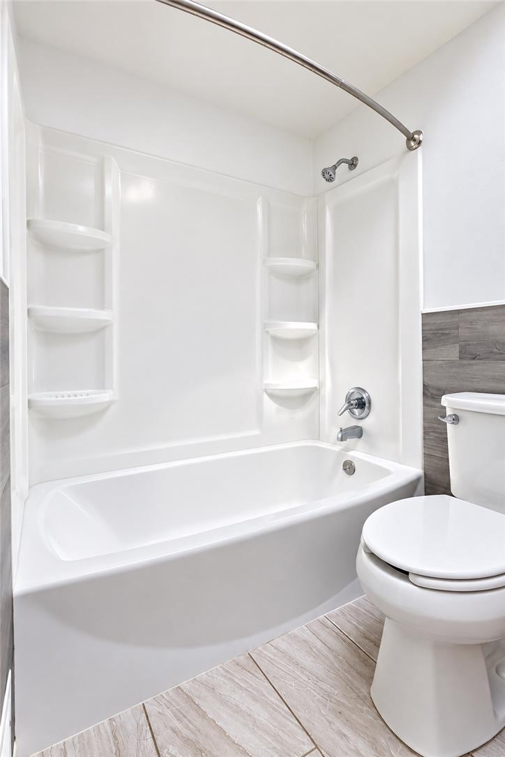 727 West Emaus Avenue Property Photo 21