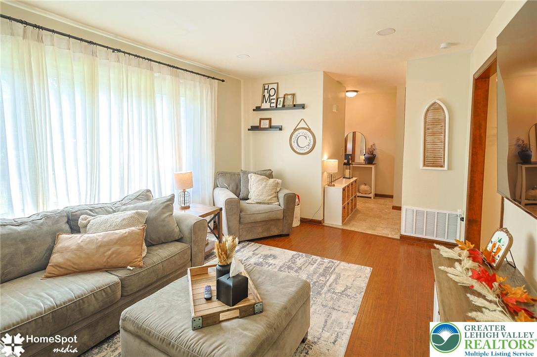 56 Jonathan Drive Property Photo 8