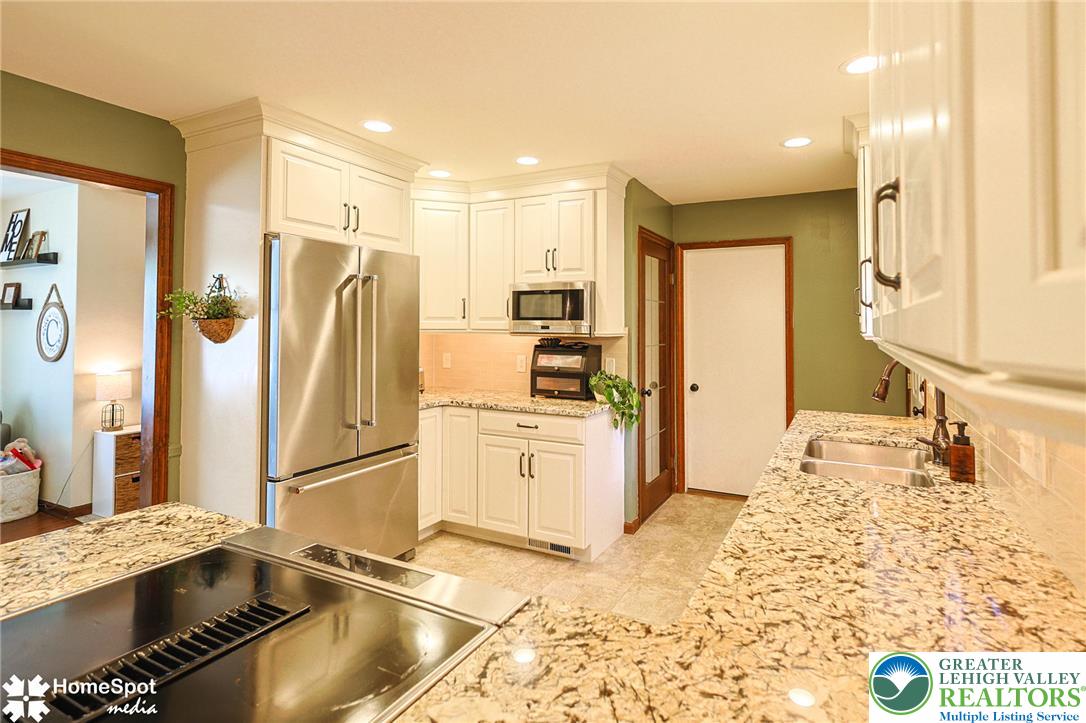 56 Jonathan Drive Property Photo 12