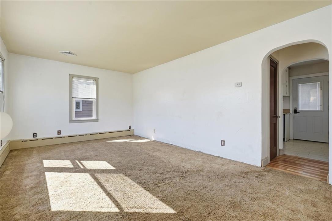 170 South New Street Property Photo 3