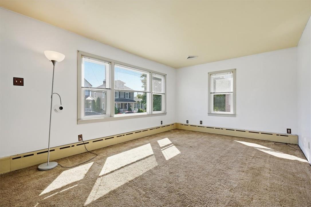 170 South New Street Property Photo 4