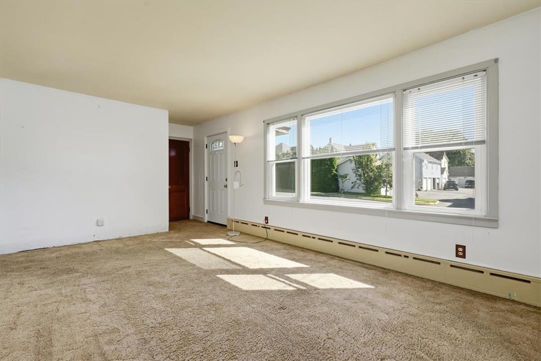170 South New Street Property Photo 5