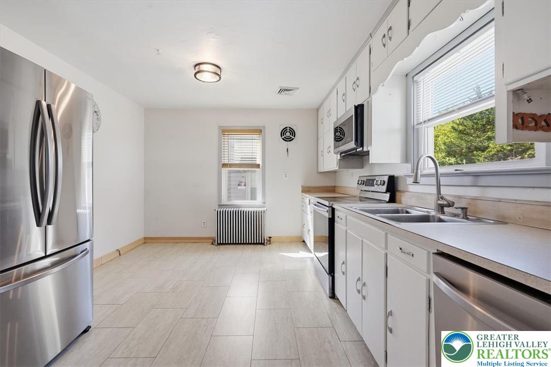 170 South New Street Property Photo 8