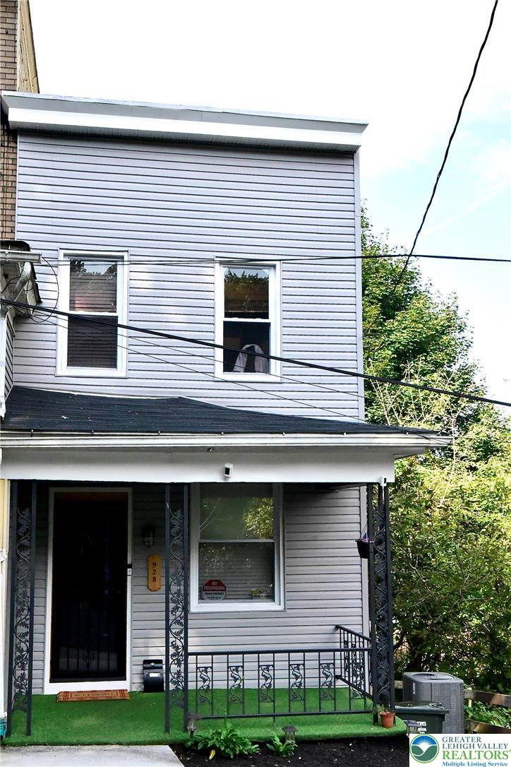 928 Vernon Street Property Photo 1