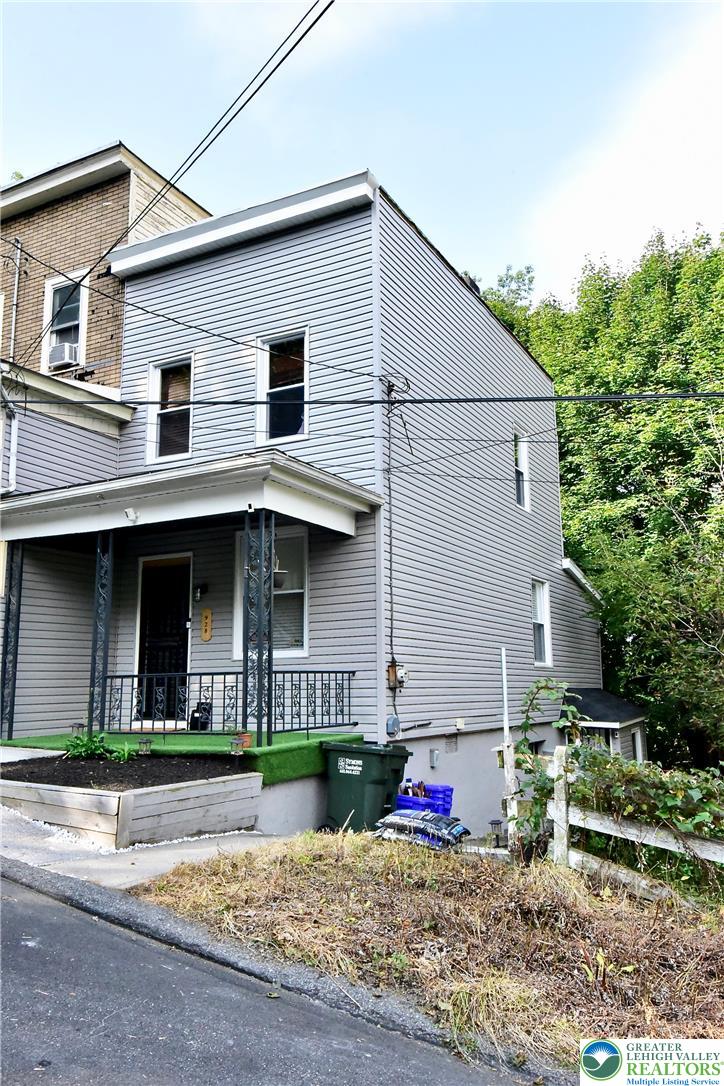 928 Vernon Street Property Photo 2