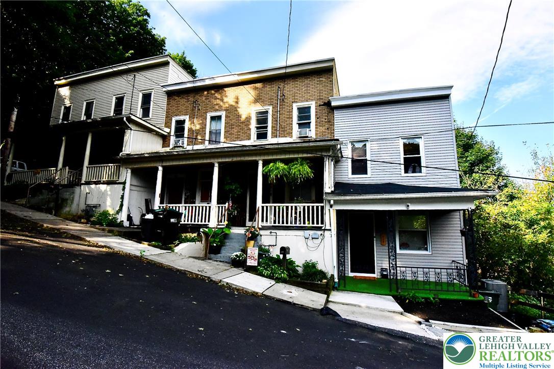 928 Vernon Street Property Photo 3
