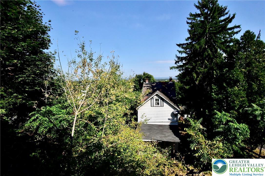 928 Vernon Street Property Photo 4