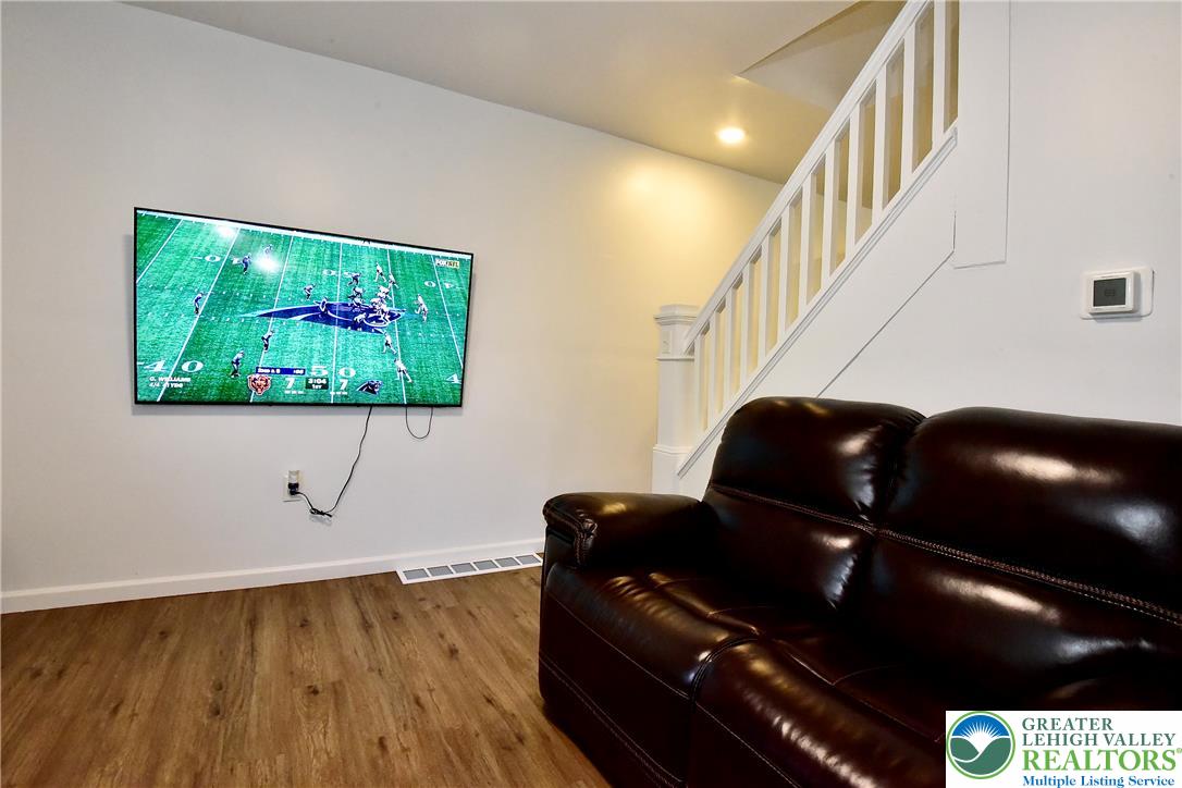 928 Vernon Street Property Photo 7
