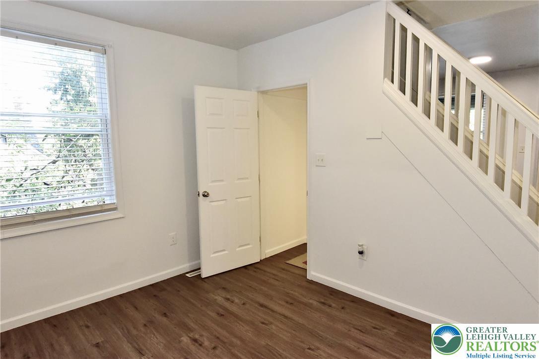 928 Vernon Street Property Photo 9