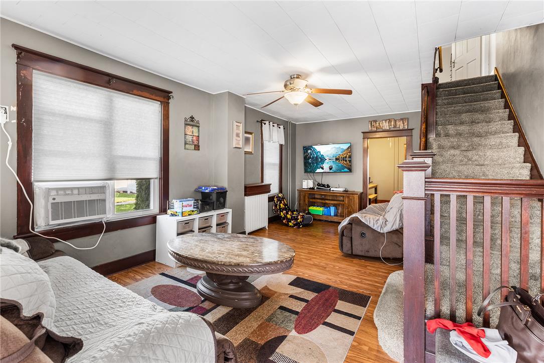 1747 Main Street Property Photo 4
