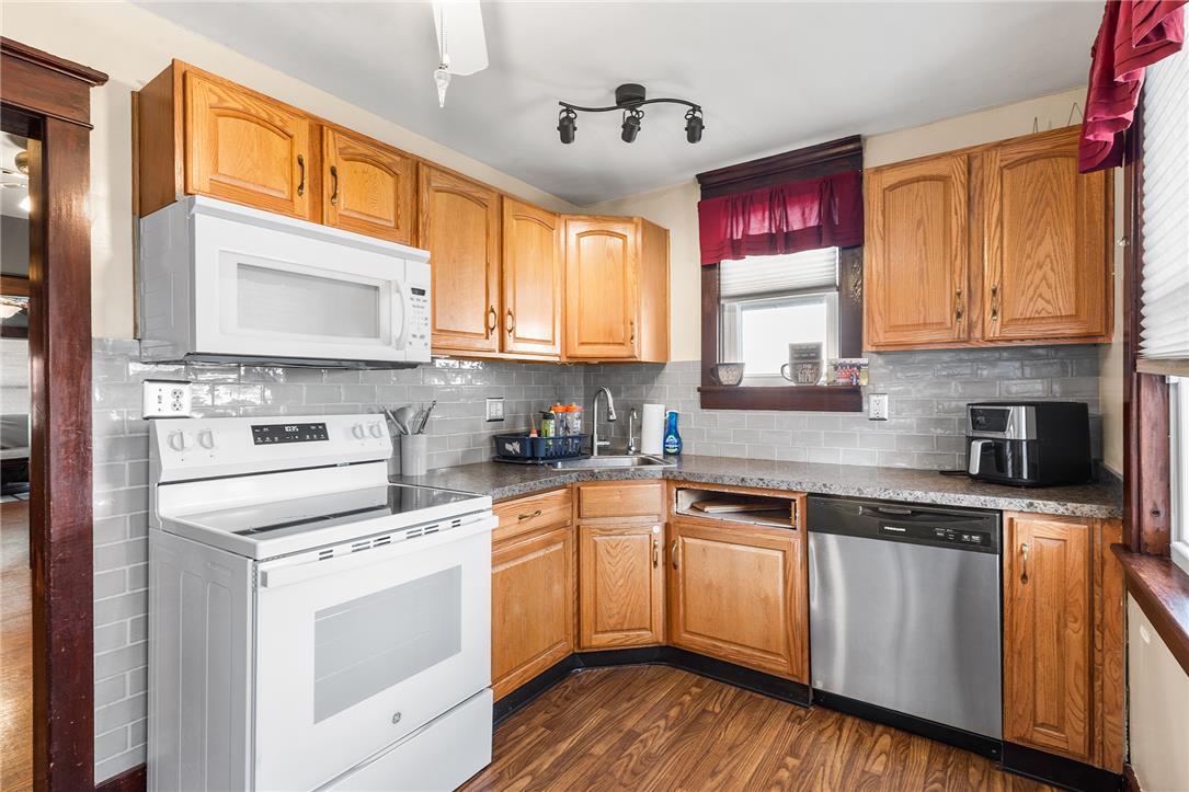 1747 Main Street Property Photo 10