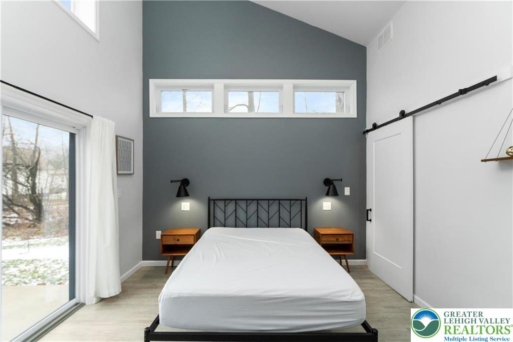 5112 Creek Road Property Photo 9