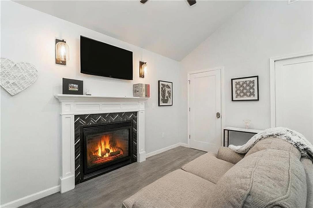 5112 Creek Road Property Photo 21