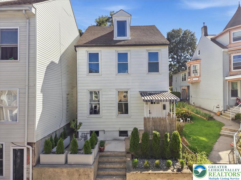 726 Ferry Street Property Photo 1