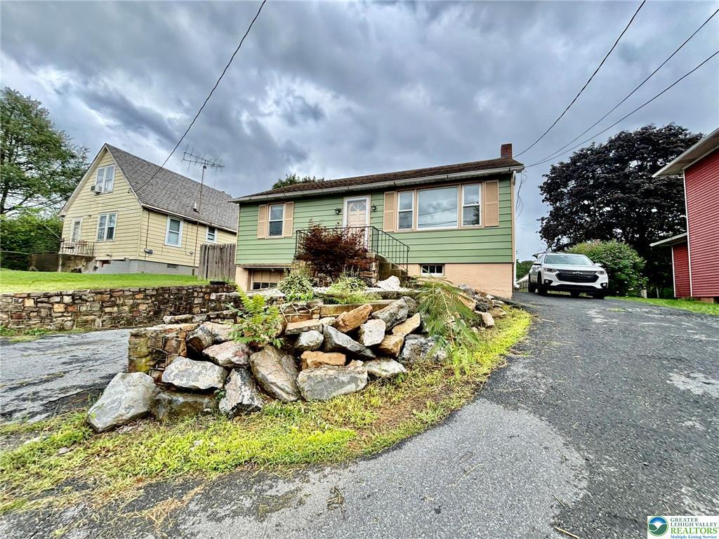 4425 Hecktown Road Property Photo 2