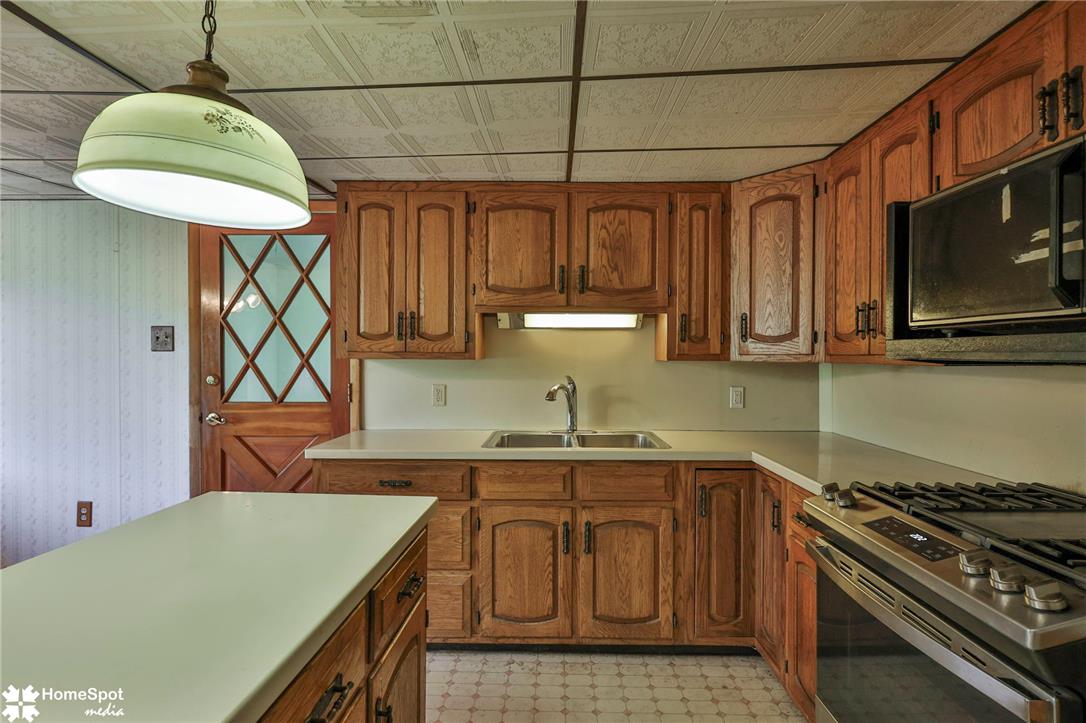 808 Engler Road Property Photo 3
