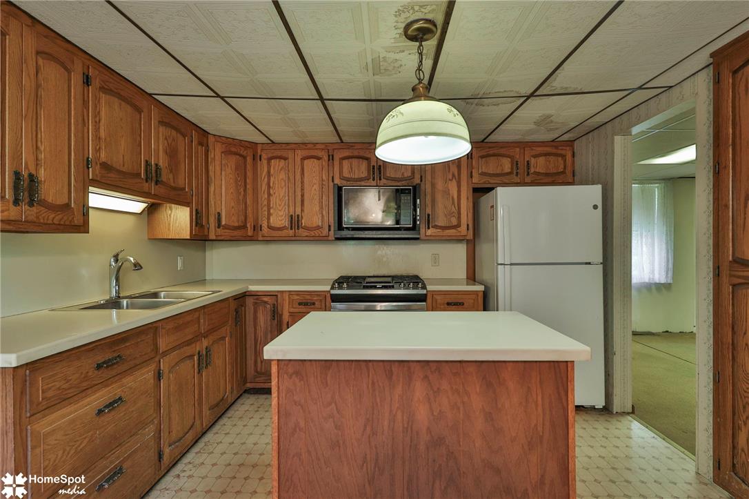 808 Engler Road Property Photo 5